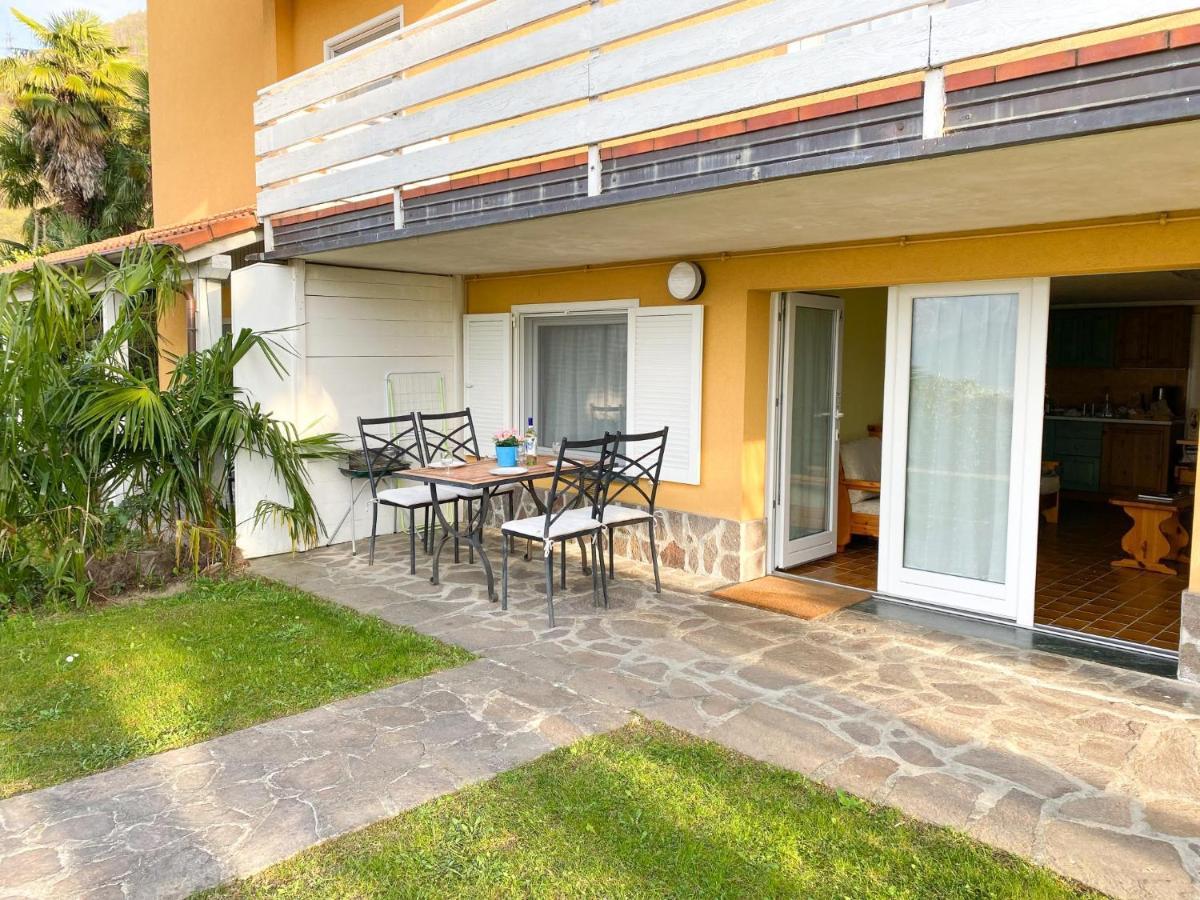 Bellavista A Garten Appartement Mit Pool Colico Eksteriør billede