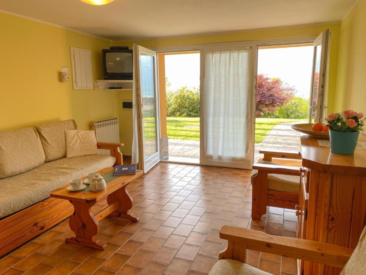 Bellavista A Garten Appartement Mit Pool Colico Eksteriør billede