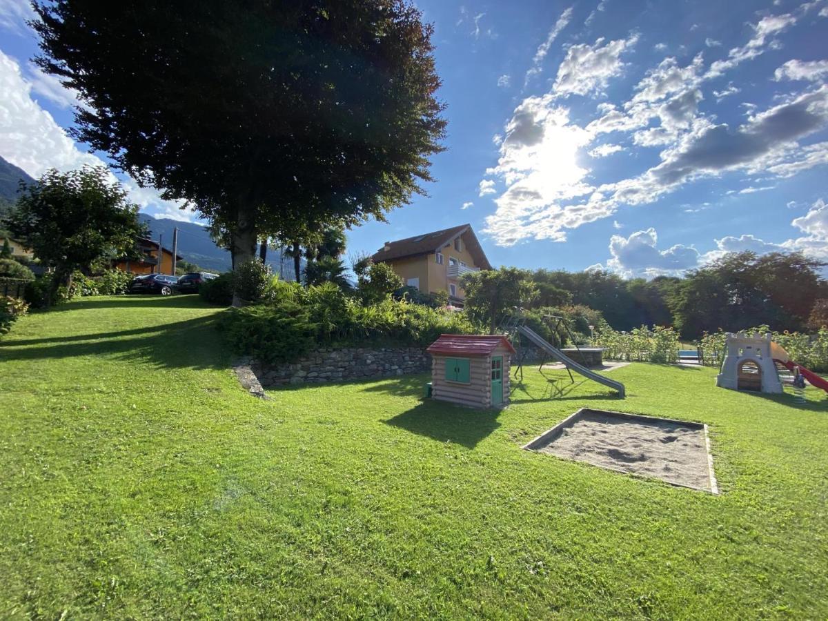 Bellavista A Garten Appartement Mit Pool Colico Eksteriør billede